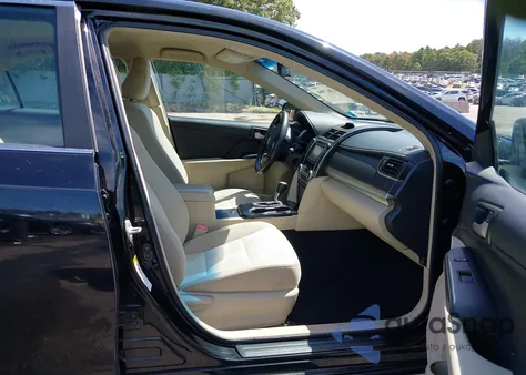 2013 Toyota Camry Le z USA, uszkodzony, nr VIN 4T4BF1FK3DR286996